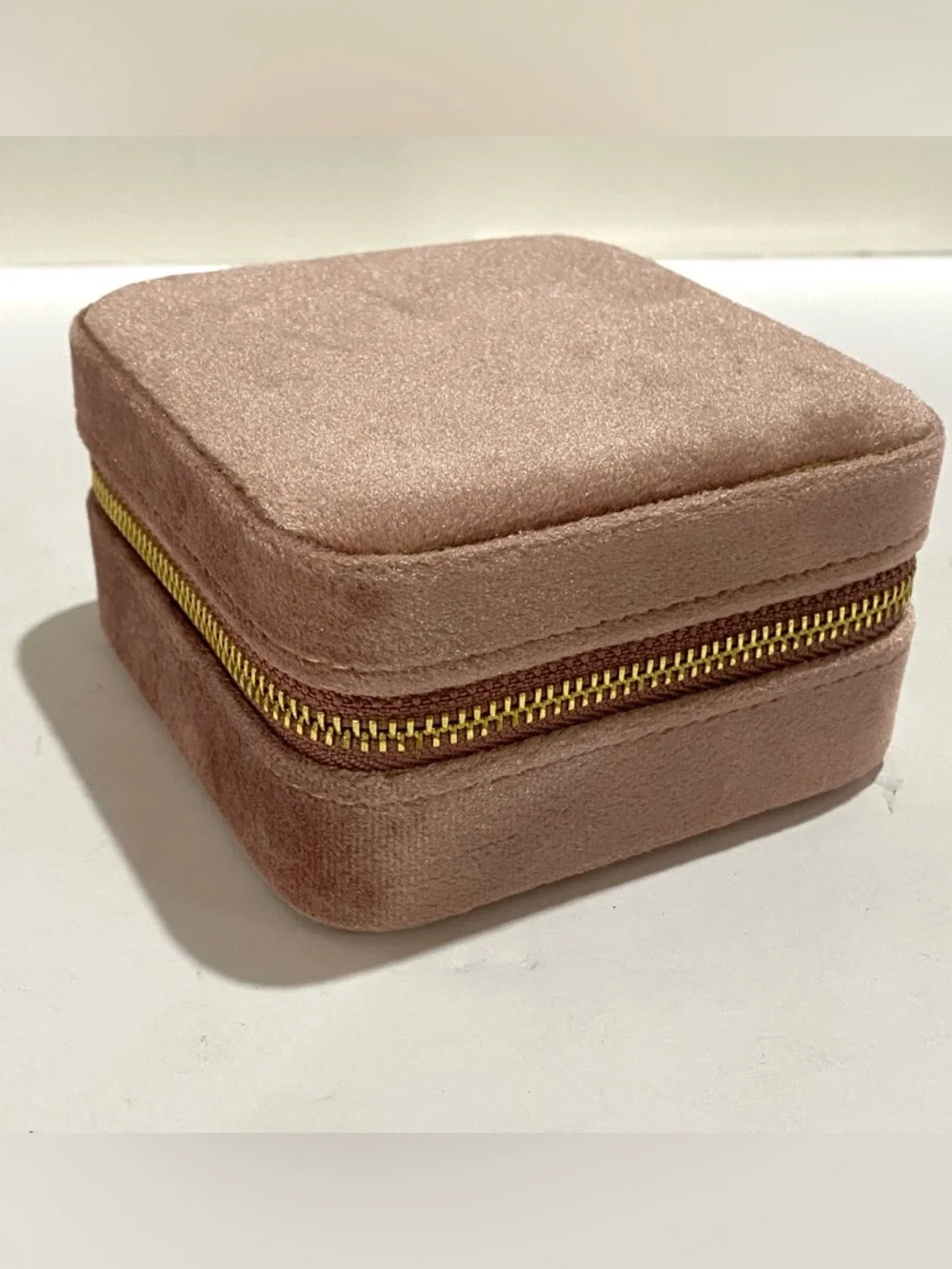 Benevolence LA Pink Velvet Travel Jewelry Case Organizer Box Mirror Zip Case
